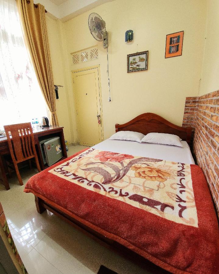 Binh Dao Hotel - Khach San Ngay Trung Tam Gia Re Да Лат Стая снимка