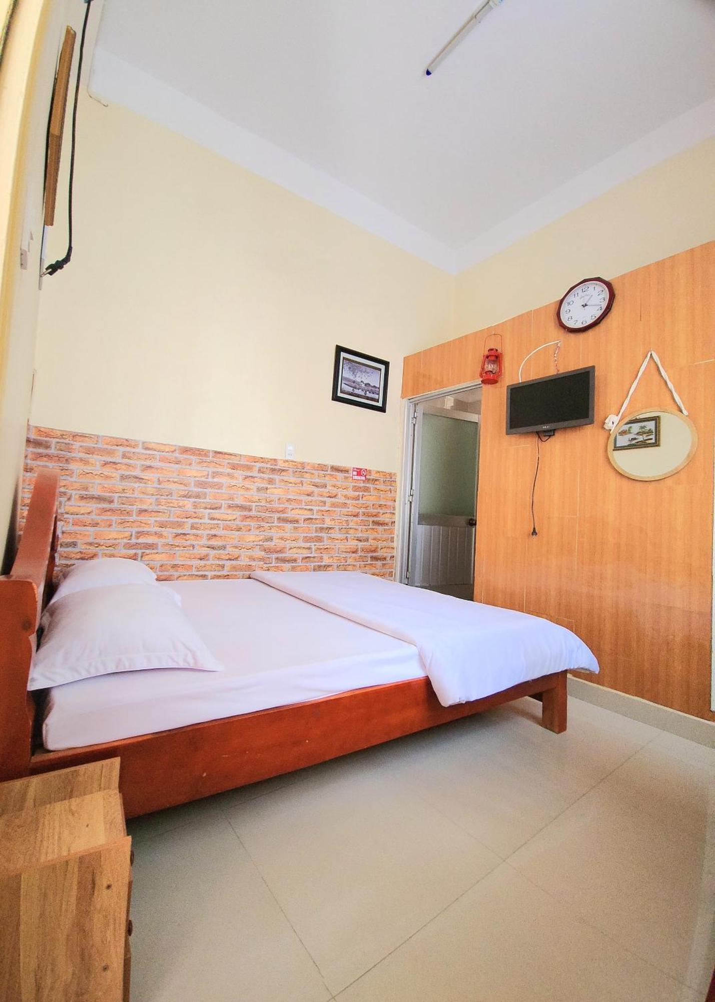 Binh Dao Hotel - Khach San Ngay Trung Tam Gia Re Да Лат Екстериор снимка